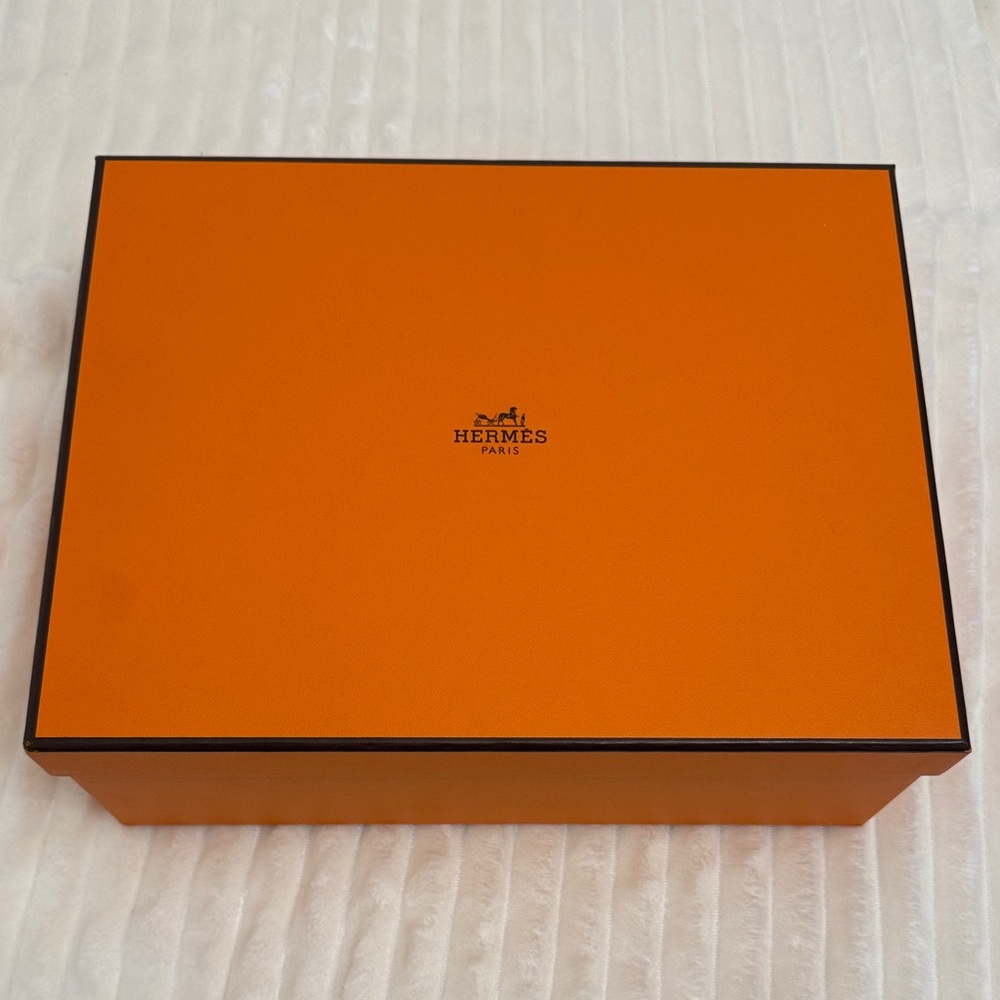 Hermès Signature Orange Gift Box